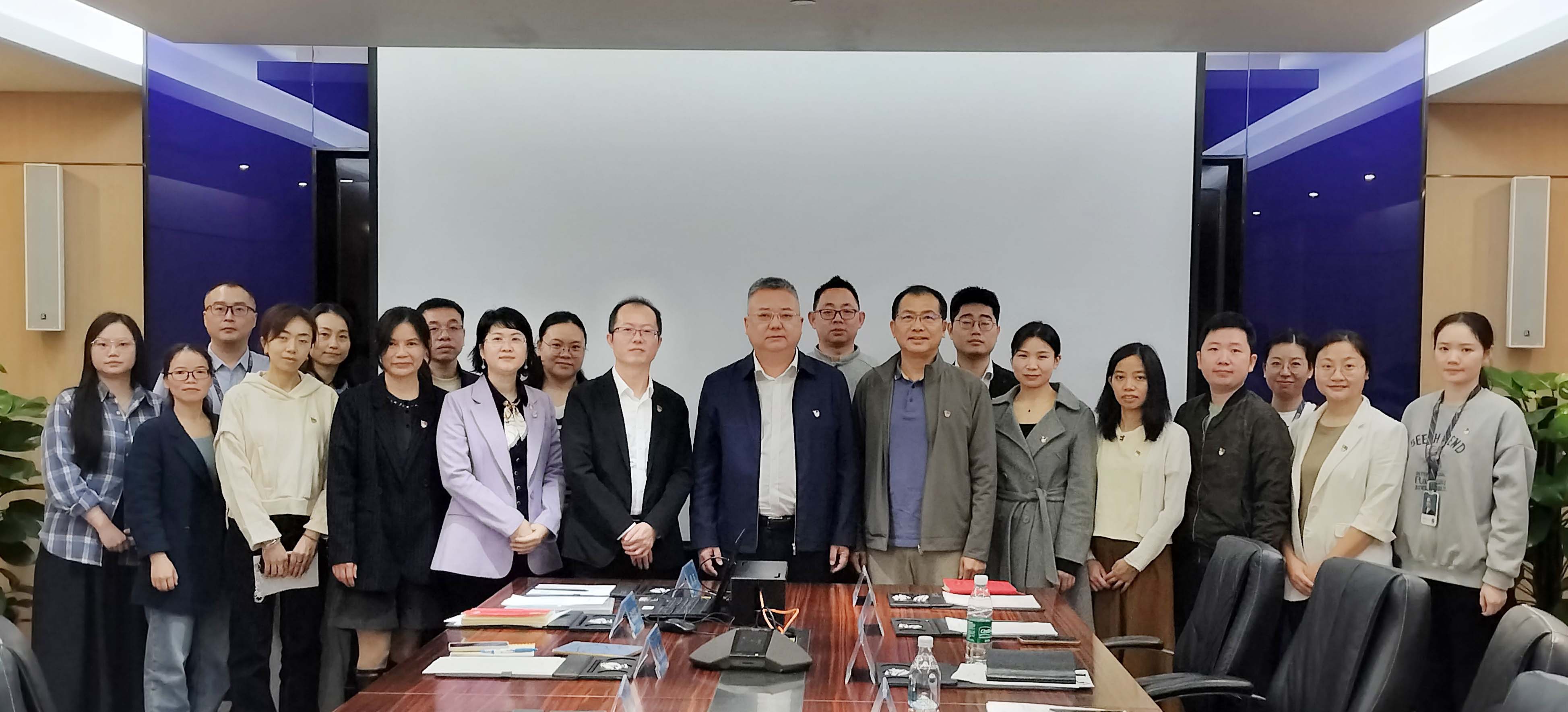 李程任深圳市jinnianhui今年会供应链股份有限公司党委书记，钟志华任党委副书记、纪委书记